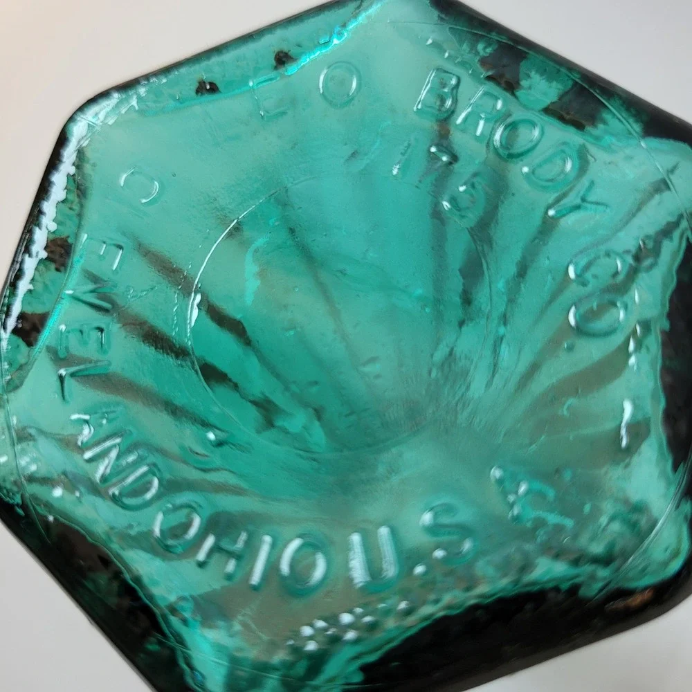 EO Brody Bud Vase Emerald Green Hexagon Ribbed Glass 175 Cleveland Ohio 6 in‎